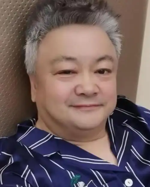 演员洪剑涛:曾是军艺校草,却被折磨成胖子,如今儿子是他的骄傲