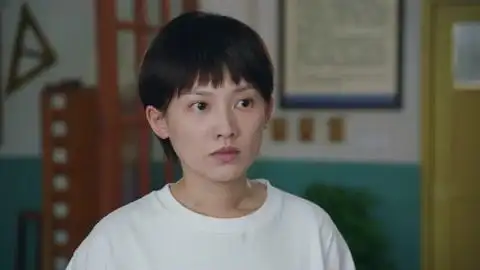 灿烂的季节 : 刘诗宁酒吧买醉