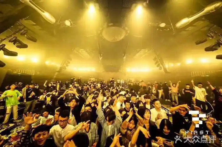 [世茂] first 酒吧