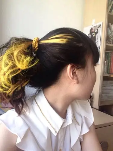 漂头发深紫色好看还是浅咖啡色好看