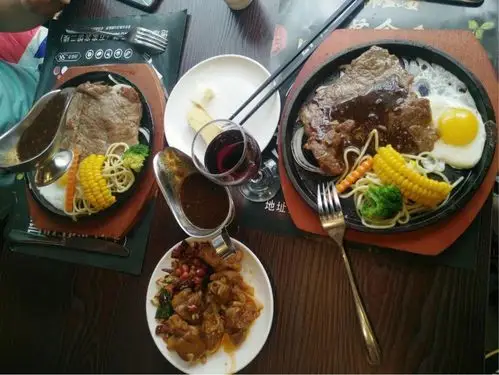 吃牛排的幸福甜蜜感