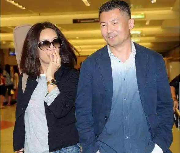 那英三任丈夫简介(东北大妞那英的彪悍情史)