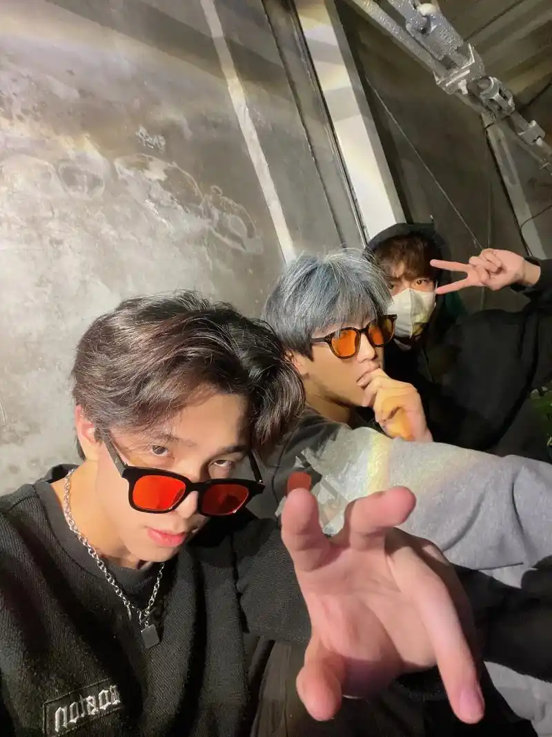 时隔三个月的#男高中生 终于聚在一起#友谊 #合照 #郑州  - 抖音