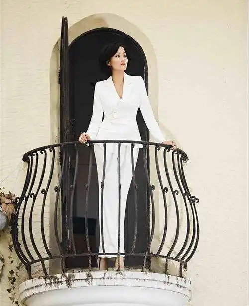 曾演张翰母亲的51岁女星李颖,近照显年轻,嫁富豪女儿是奥运冠军_电视