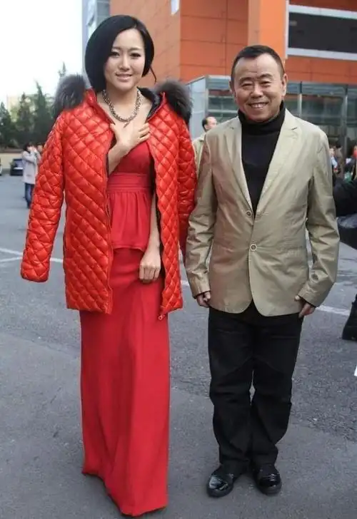 潘阳嫁给10亿富豪的老公(潘阳老公石磊的个人简介)