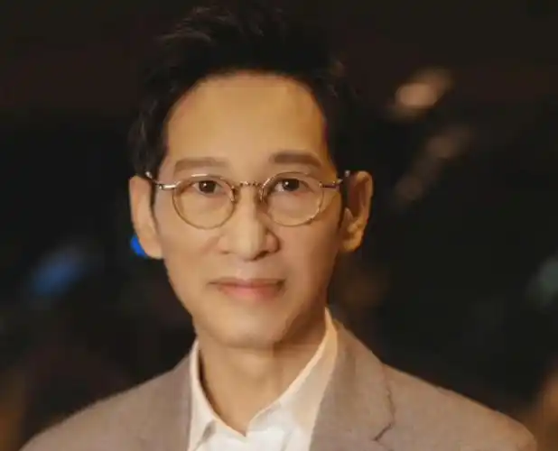 知名演员王劲松妈妈因病去世,93岁的父亲已烧了4天_老人_网友_观众