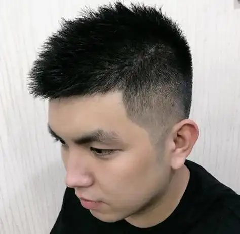 头大圆脸的男生短发怎么梳