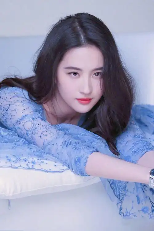 不止天仙攻穿上星空网纱长裙的刘亦菲仙气十足妩媚迷人说实话这颜色不