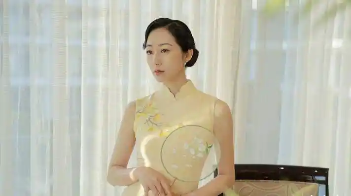 韩雪旗袍造型引领时尚潮流,传承中国传统文化_女性_魅力