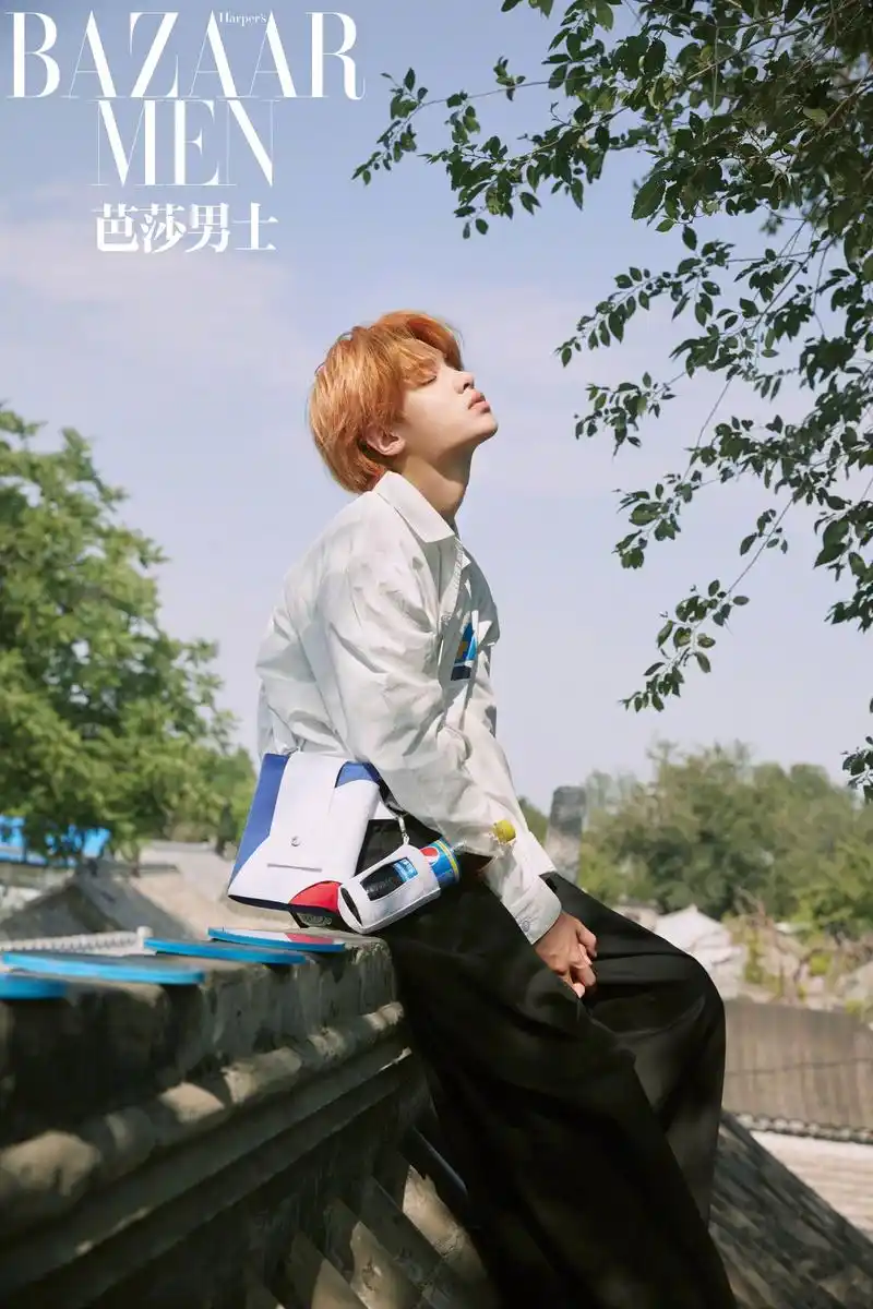 [消息]黄明昊《芭莎男士》最新时尚大片公开 携手品牌致敬经典缔造新