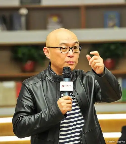 主持人孟非逐渐隐退,如今已经52岁,开始了新的职业道路