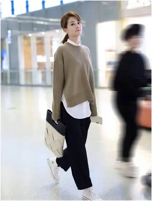 原创甜味乔欣一身温柔搭现身机场这养眼的低调真是吊打太多小花了