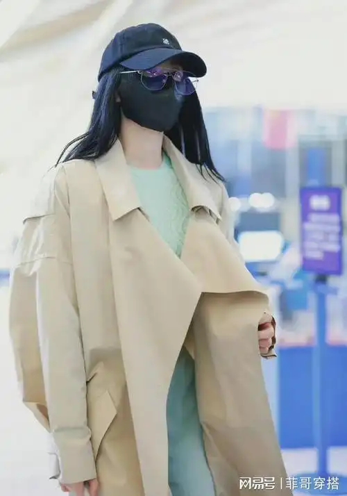 刘诗诗机场穿搭,启程米兰时装周|毛衣|风衣|内搭|包包_网易订阅