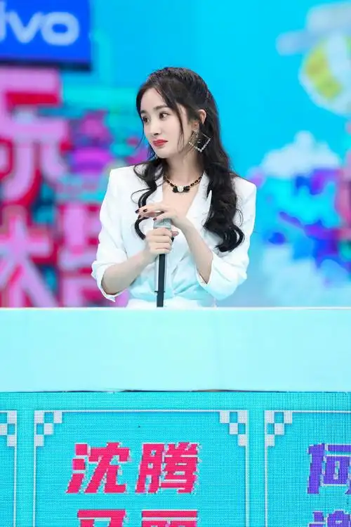 杨幂超话#快本站稳了朋友#@杨幂现场图第二波,都在看吗