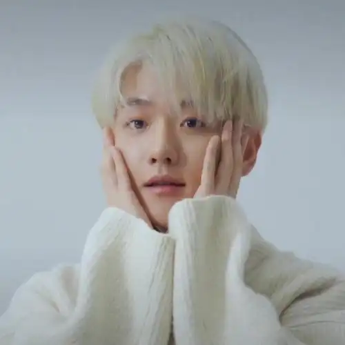 exo边伯贤发新预告全白造型如王子脸蛋无死角前女友曝新恋情