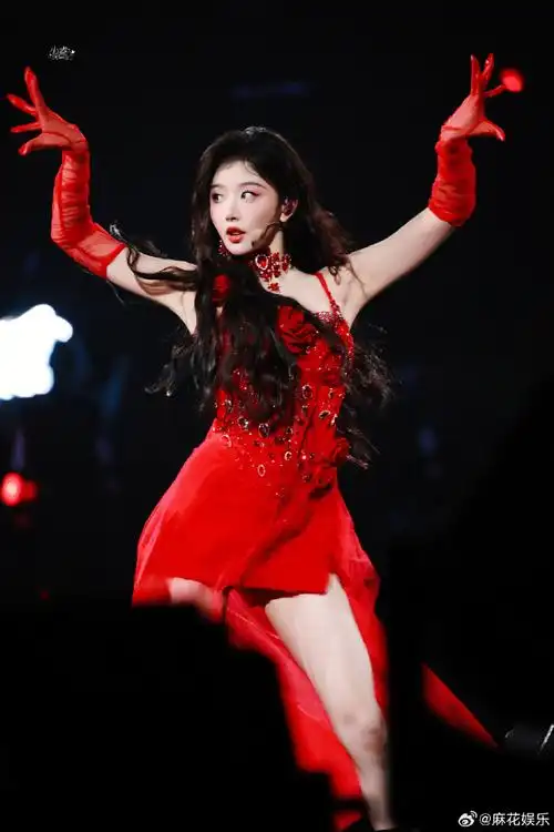 孔雪儿异兽直拍##孔雪儿走位好丝滑#没有人可以美过舞台上的孔雪儿