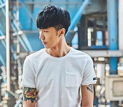 两边铲男生发型今年最in男生款发型