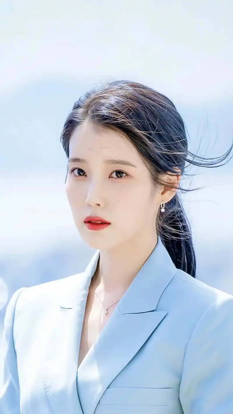 iu李知恩 西装#壁纸 - 抖音