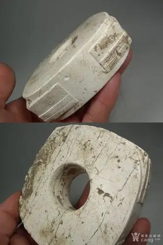 满鸡骨白沁色灰皮带工兽面纹单层大玉琮