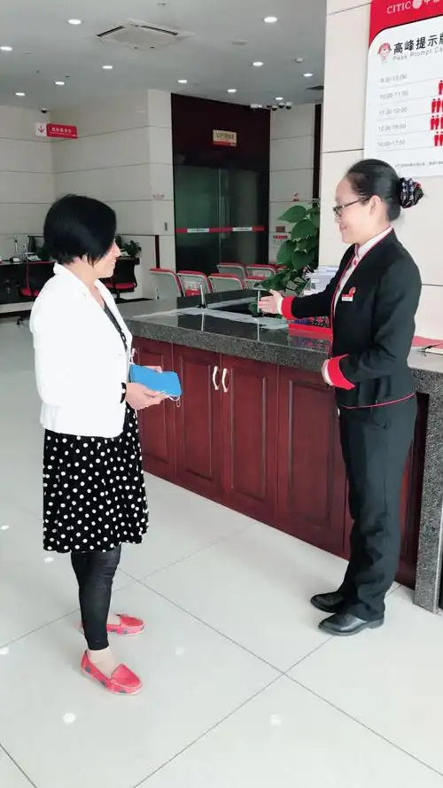 中信银行丽水缙云支行大堂经理欣喜篇之一杯秋茶,一份关怀