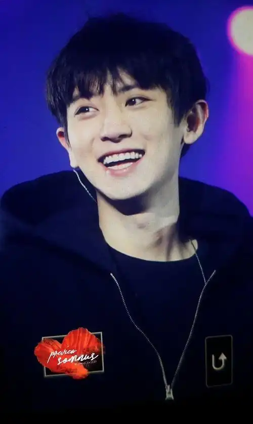 这是一个越往下拉笑容越大的93朴灿烈93笑容楼