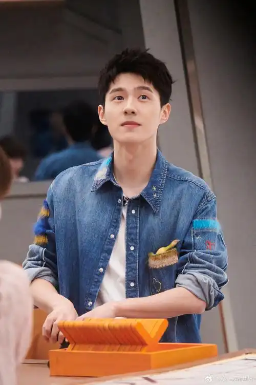 新世界超前聚会#高清剧照】#魔方新世界#系统已识别玩家@刘昊然turbo!