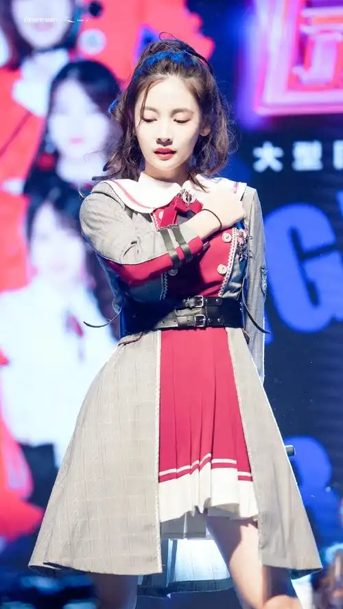 赵粤[超话]# 怦然绽放的花火,就像.