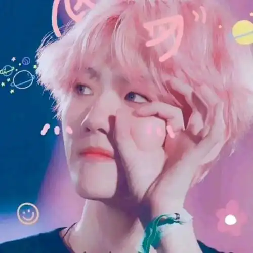 边伯贤头像推荐 啵的粉发真.