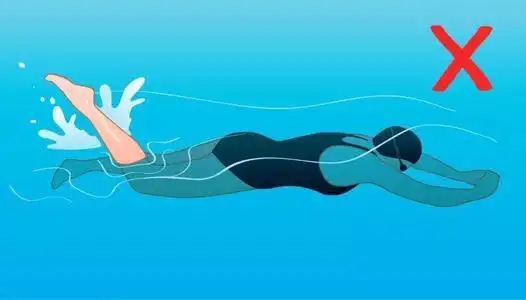 自由泳打腿很容易累,可以这样练习