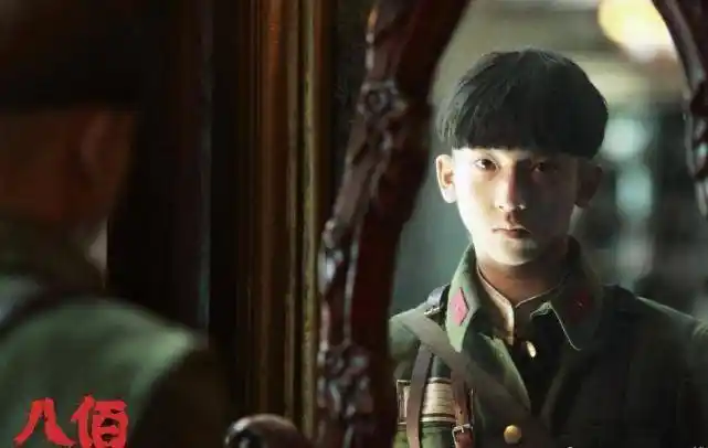 《八佰》票房破20亿,小湖北眼神戏出众,13岁张俊一未来可期