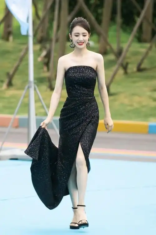 佟丽娅美腿大赏第一次见这么白的腿