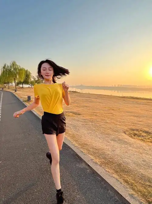 体重90斤坚持跑步8公里