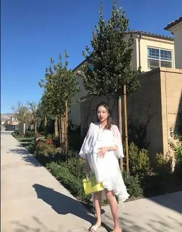 王思聪旧爱雪梨晒9个月巨肚 怀孕后鼻子变双倍大