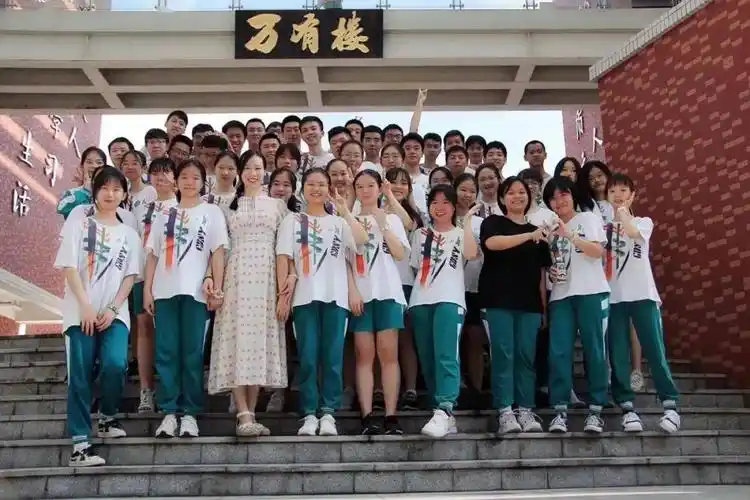 广州高中校服大pk!你的心头好是哪套?