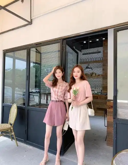 姐妹团出街必备,清新又时尚的闺蜜套装,让你成为人群焦点_衣服