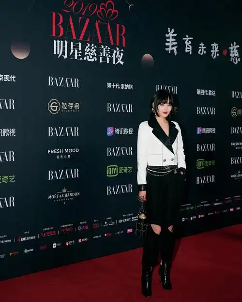 辛芷蕾芭莎明星慈善夜图片