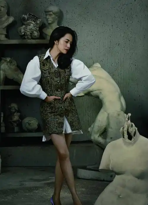 还是更适合这样可以露出美腿的服装,因为腿绝对是姚晨身材的优点之一