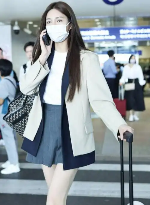 沈梦辰最新机场装扮曝光靓丽非凡惊艳全场