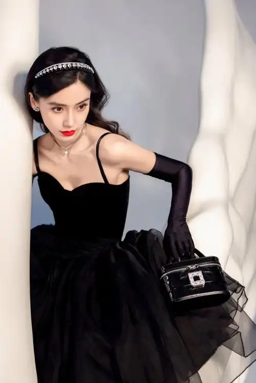 angelababy超话·#rogervivier品牌代言人杨颖#·#心动ab面#@angela