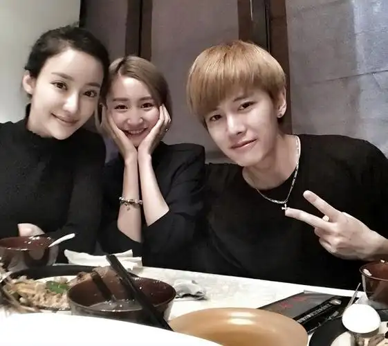 任嘉伦妻子颜值不比女明星差,私下的样子也太可爱了吧,真挺嫩的插图2