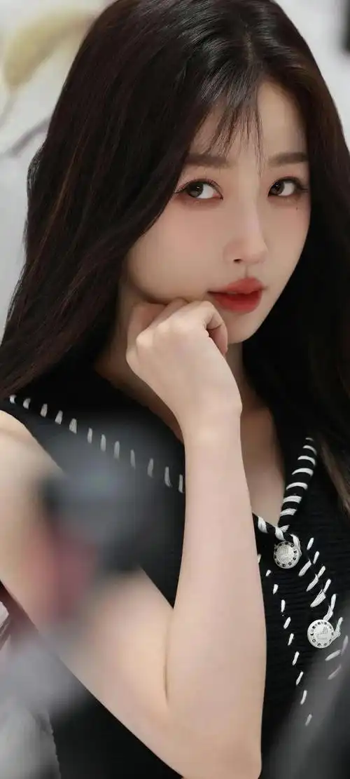 美女系列壁纸,第三百九十七期华丽登场,本期之星——虞书欣,她的名字