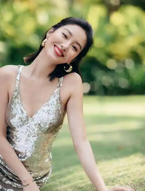 29岁杨采钰,面容惊艳身材有料,这位女神气质不俗_芳华_写真_很漂亮