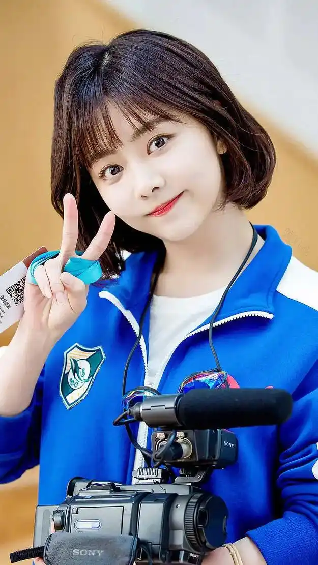 可爱又单纯的云朵.#治愈系笑容 #谭松韵 #可甜可酷可温柔  - 抖音