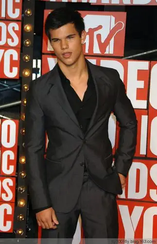 《暮光之城》狼人——泰勒·洛特纳taylor lautner - 暹宇无双昃