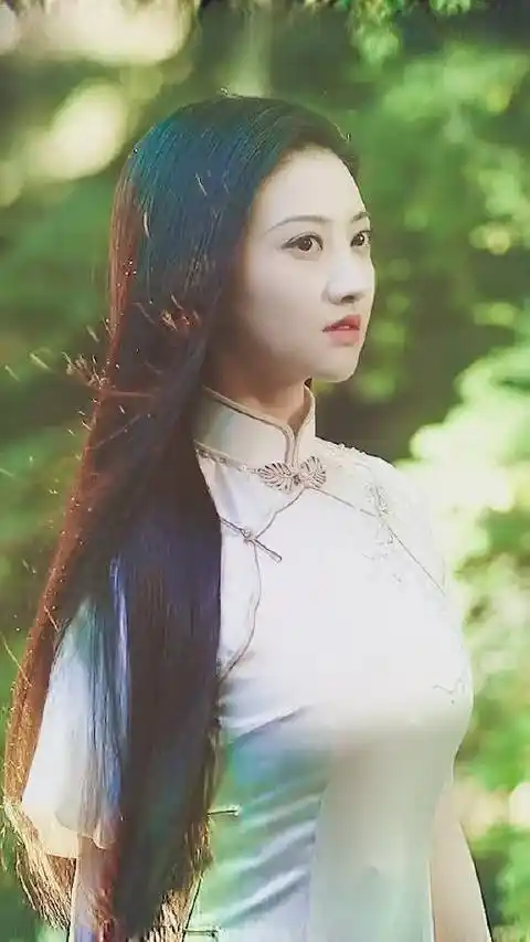 感觉司藤才是景甜最好的状态毕竟这个出场方式太太太惊艳了