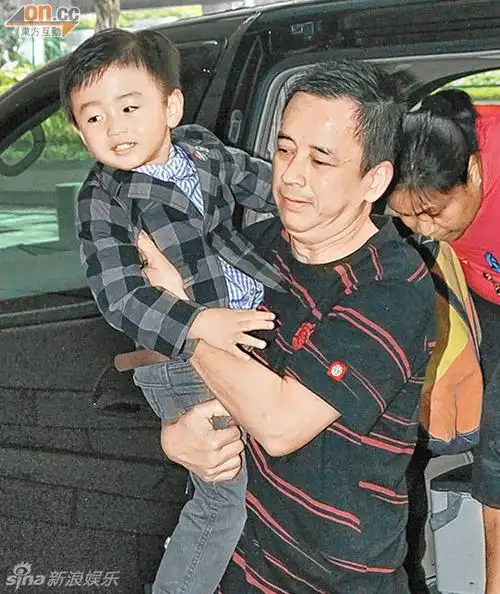 组图:锋芝幼子小q5岁啦!海量萌照忆成长之路