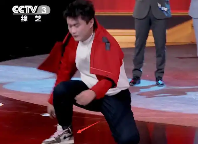 一双耐克鞋,毁掉了《金牌喜剧班》一季的努力!_吴南言_街舞_相声