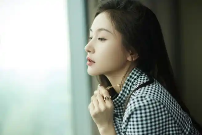 路人镜头下的王子文##王子文成都活动状态