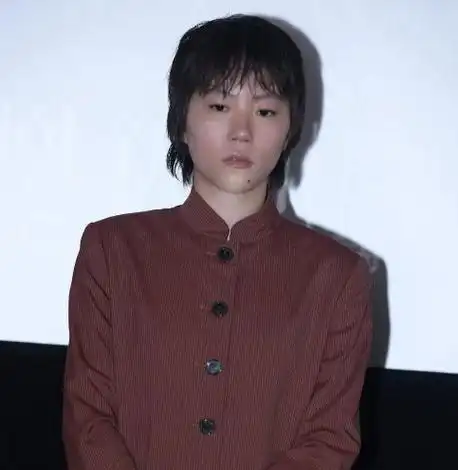 近日,有消息称,窦靖童和女导演李孟桥在