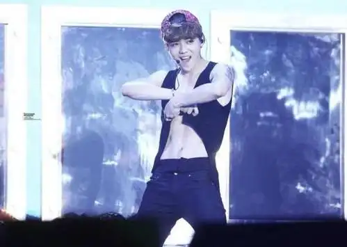 吴亦凡鹿晗张艺兴等90后男星腹肌pk谁最撩